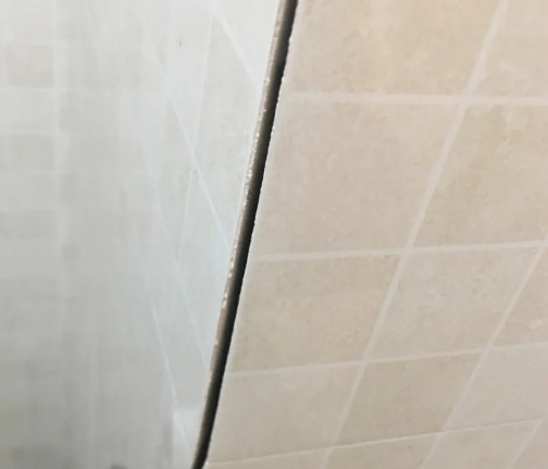 高阳瓷砖空鼓维修公司分享阳台瓷砖脱落的修复过程可以分为以下几个步骤